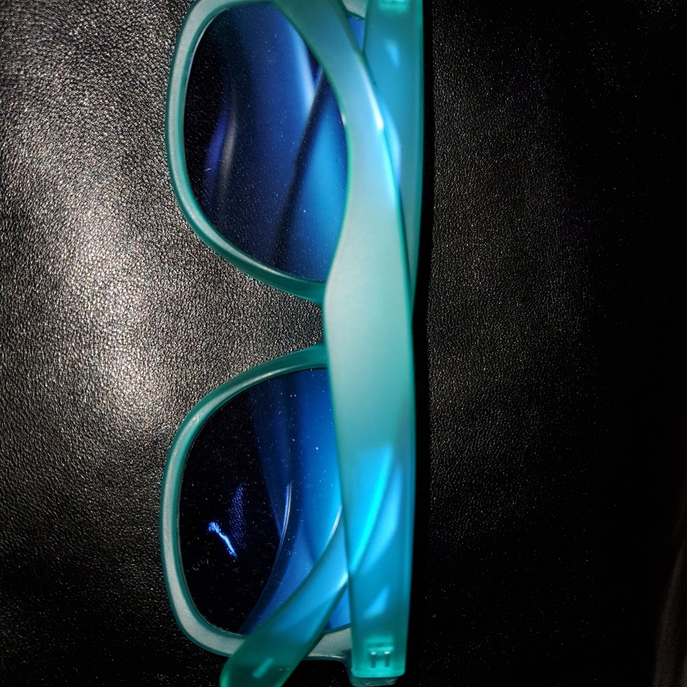 Turquoise shades - Picture 2 of 2